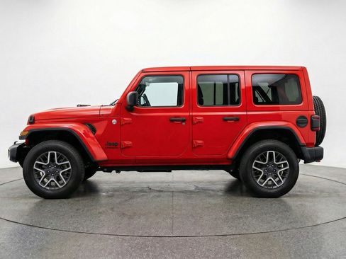 Used 2025 Jeep Wrangler Sahara image 5