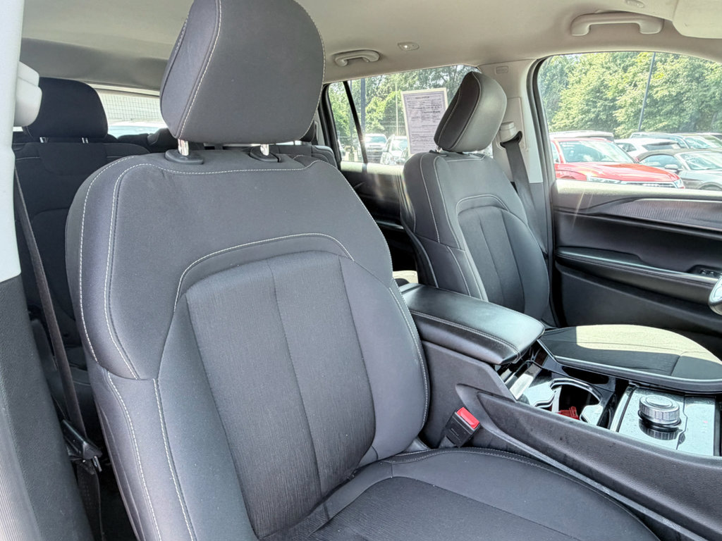 Used 2023 Jeep Grand Cherokee L Laredo RWD image 23