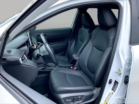 Certified 2023 Toyota Corolla Cross XLE w/ Convenience Package FWD image 7