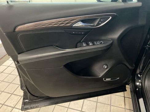 Used 2023 Buick Envision Avenir image 10