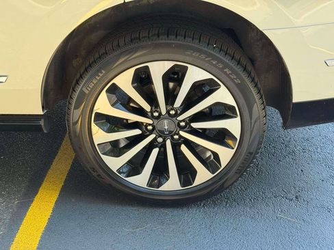 Used 2024 Lincoln Navigator Reserve AWD/4WD image 11