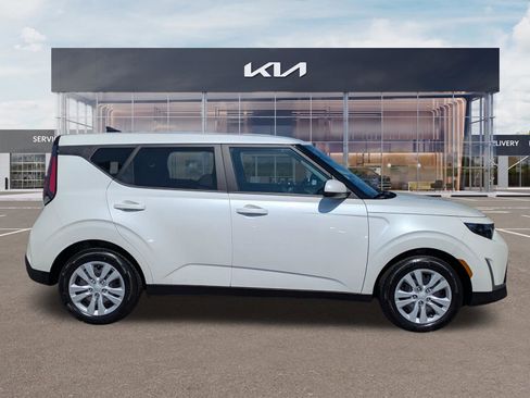 Certified 2023 Kia Soul LX FWD image 3