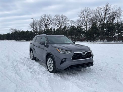 Used 2024 Toyota Highlander Limited image 7