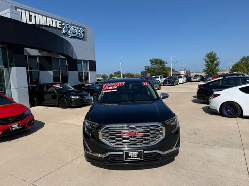 Used 2019 GMC Terrain Denali w/ Advanced Safety Package AWD/4WD image 3