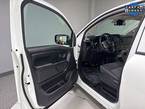 Used 2023 Nissan Titan S image 5