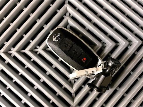 New 2025 Nissan Pathfinder S image 13