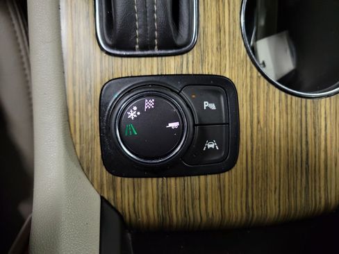 Used 2019 GMC Acadia Denali image 16