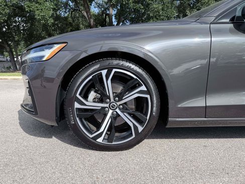 Certified 2025 Volvo S60 B5 Plus w/ Protection Package Premier FWD image 9
