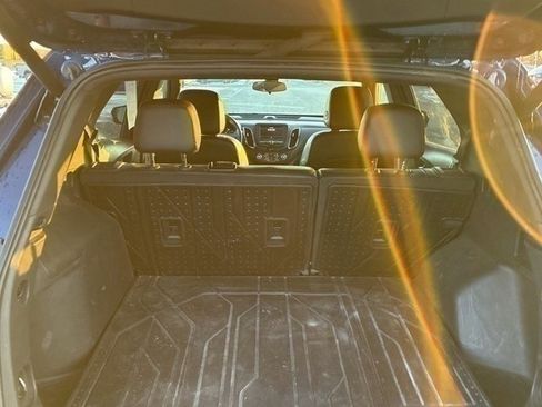 Used 2022 Chevrolet Equinox RS w/ LPO, Floor Liner Package image 10