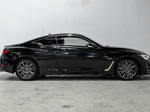 Used 2017 INFINITI Q60 Red Sport 400 RWD image 5