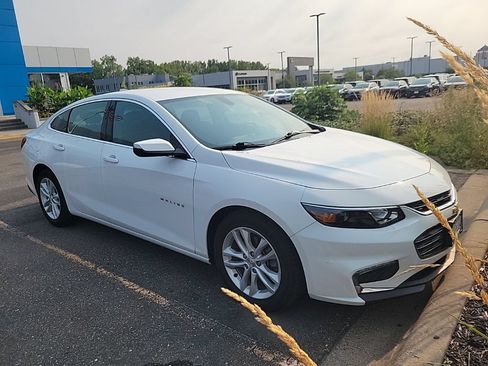 Used 2018 Chevrolet Malibu LT FWD image 3
