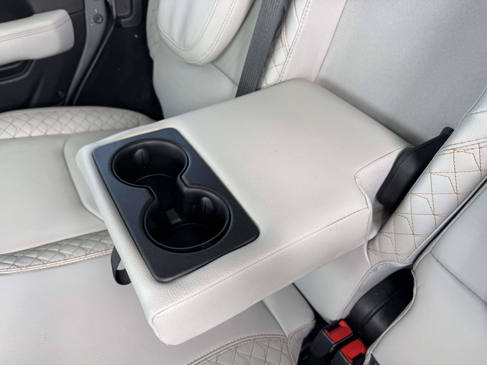 Used 2022 Jeep Wrangler Unlimited Sahara AWD/4WD image 30