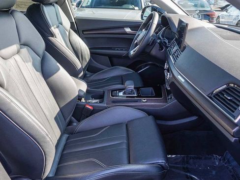 Used 2023 Audi Q5 e Premium w/ Convenience Package image 19