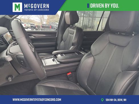 Used 2024 Jeep Wagoneer 4WD w/ HD Trailer Tow Package image 12