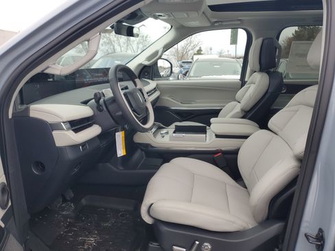 New 2026 Lincoln Navigator Reserve w/ Jet Appearance Package image 12