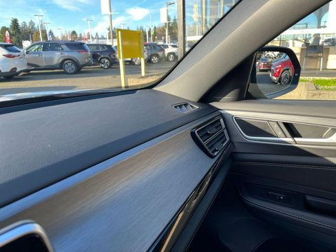 Used 2025 Volkswagen Atlas Cross Sport SE image 38