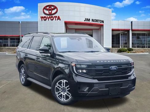 Used 2025 Ford Expedition Active AWD/4WD image 1