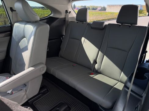 Used 2022 Toyota Highlander Platinum AWD/4WD image 27