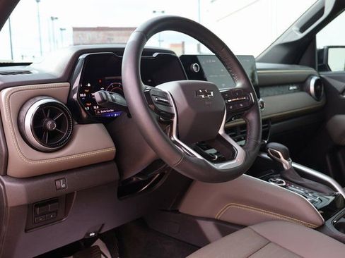Certified 2025 Chevrolet Colorado ZR2 w/ Technology Package AWD/4WD image 27