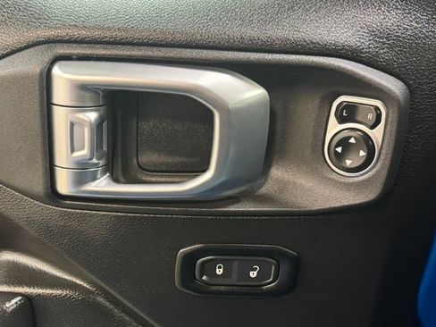 Used 2024 Jeep Wrangler Willys image 13