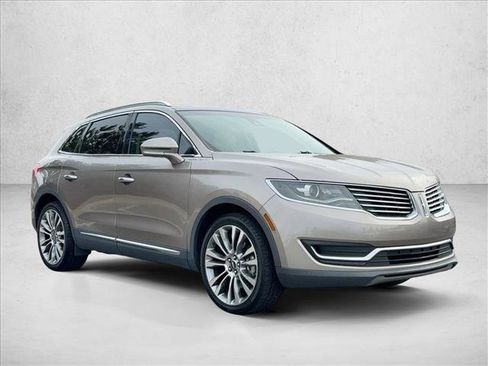 Used 2018 Lincoln MKX Reserve w/ Driver Assistance Package image 3