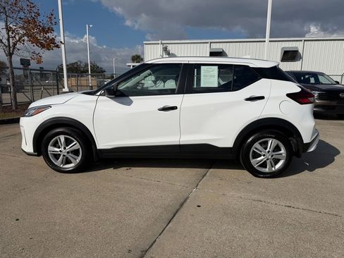 Used 2025 Nissan Kicks Play S image 2