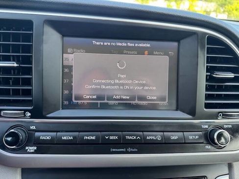 Used 2017 Hyundai Elantra SE image 42