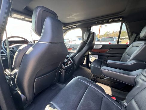 Used 2020 Lincoln Navigator Reserve w/ Luxury Package image 28