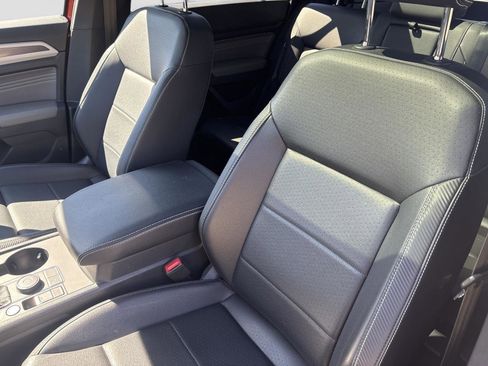 Used 2021 Volkswagen Atlas Cross Sport SE w/ Panoramic Sunroof Package AWD/4WD image 15