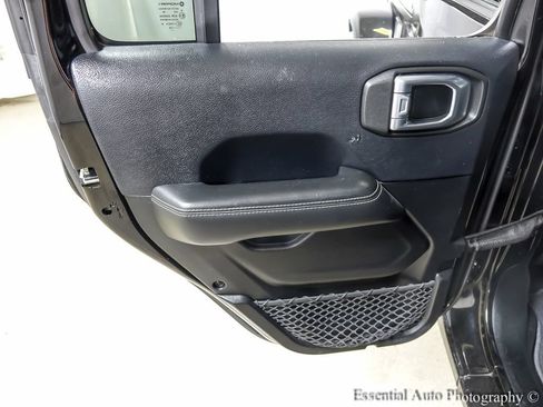 Used 2018 Jeep Wrangler Unlimited Sahara AWD/4WD image 20