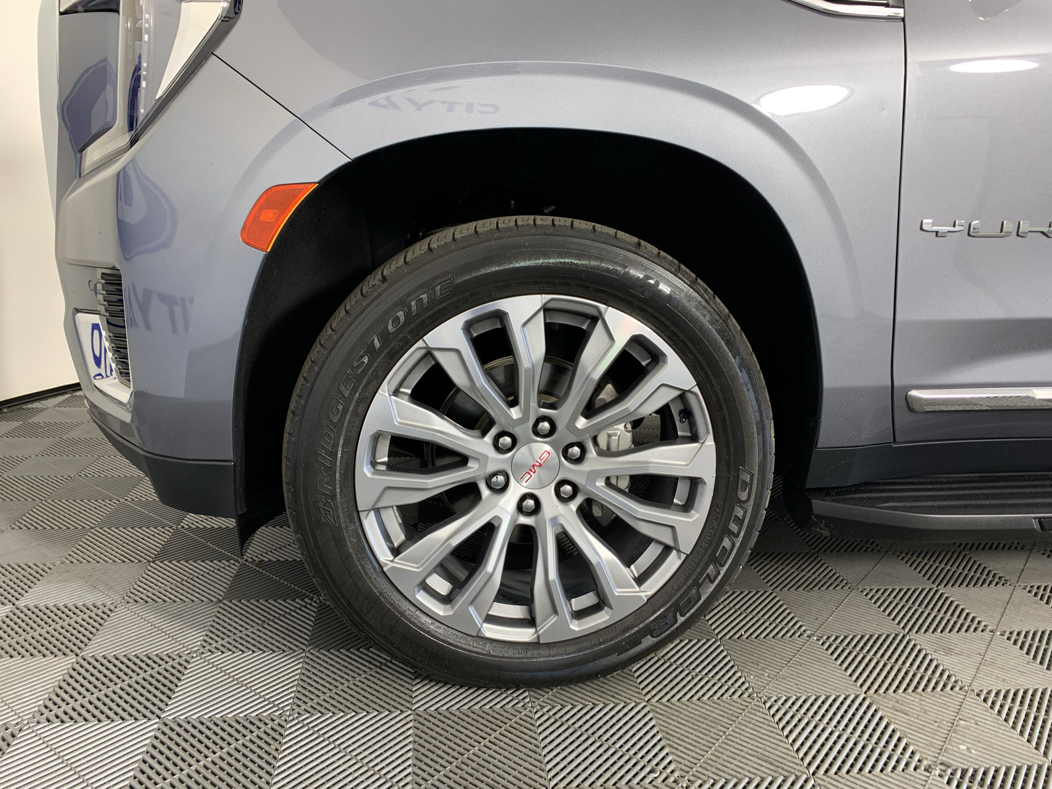 Used 2022 GMC Yukon XL SLT w/ SLT Premium Package AWD/4WD image 9