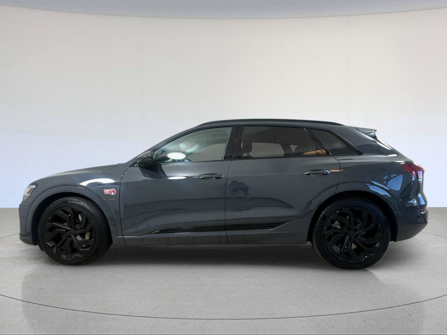 Used 2024 Audi Q8 e-tron Premium Plus w/ Premium Plus Package AWD/4WD image 3