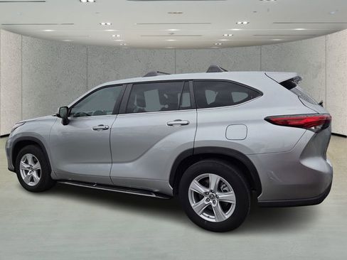 Used 2023 Toyota Highlander L image 5