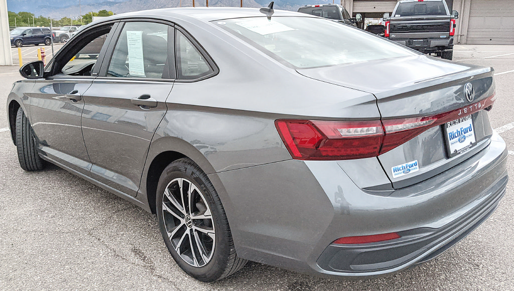 Used 2025 Volkswagen Jetta Sport FWD image 4