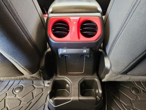 Used 2021 Jeep Wrangler Unlimited Sport AWD/4WD image 32