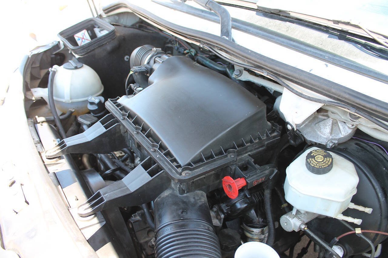 Used 2008 Freightliner Sprinter 2500 RWD image 18