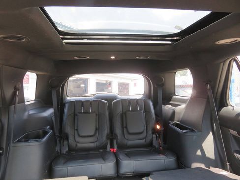 Used 2018 Ford Explorer Platinum AWD/4WD image 25