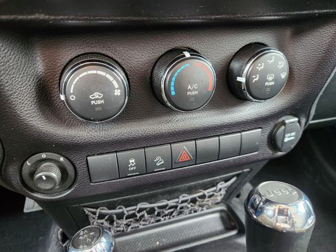 Used 2016 Jeep Wrangler Unlimited Sport w/ Quick Order Package 24S AWD/4WD image 29