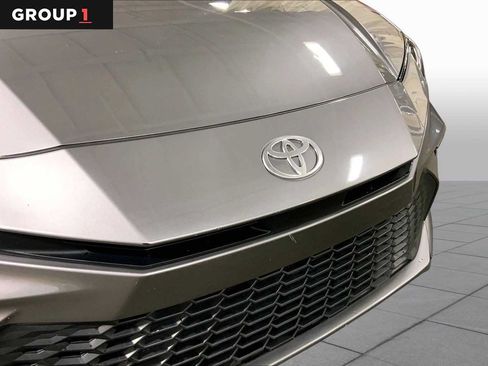 Used 2025 Toyota Camry SE FWD image 30