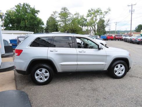 Used 2012 Jeep Grand Cherokee Laredo w/ Laredo E Group AWD/4WD image 5