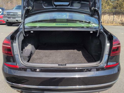 Used 2018 Volkswagen Passat 2.0T SE image 35