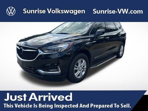 Used 2020 Buick Enclave Essence image 1