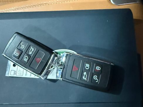 Used 2023 Land Rover Defender 130 SE AWD/4WD image 59