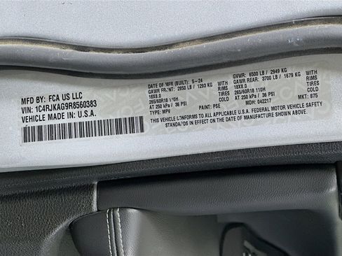 Used 2024 Jeep Grand Cherokee L Laredo image 12