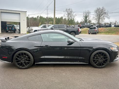 Used 2017 Ford Mustang Coupe image 11