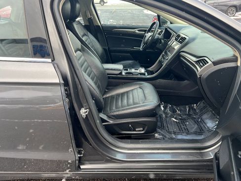 Used 2017 Ford Fusion SE w/ Fusion SE Technology Package image 24