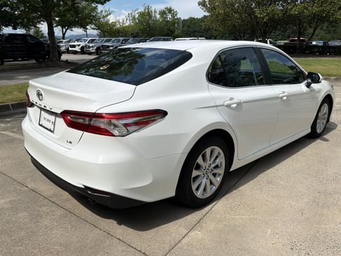 Used 2018 Toyota Camry LE FWD image 7