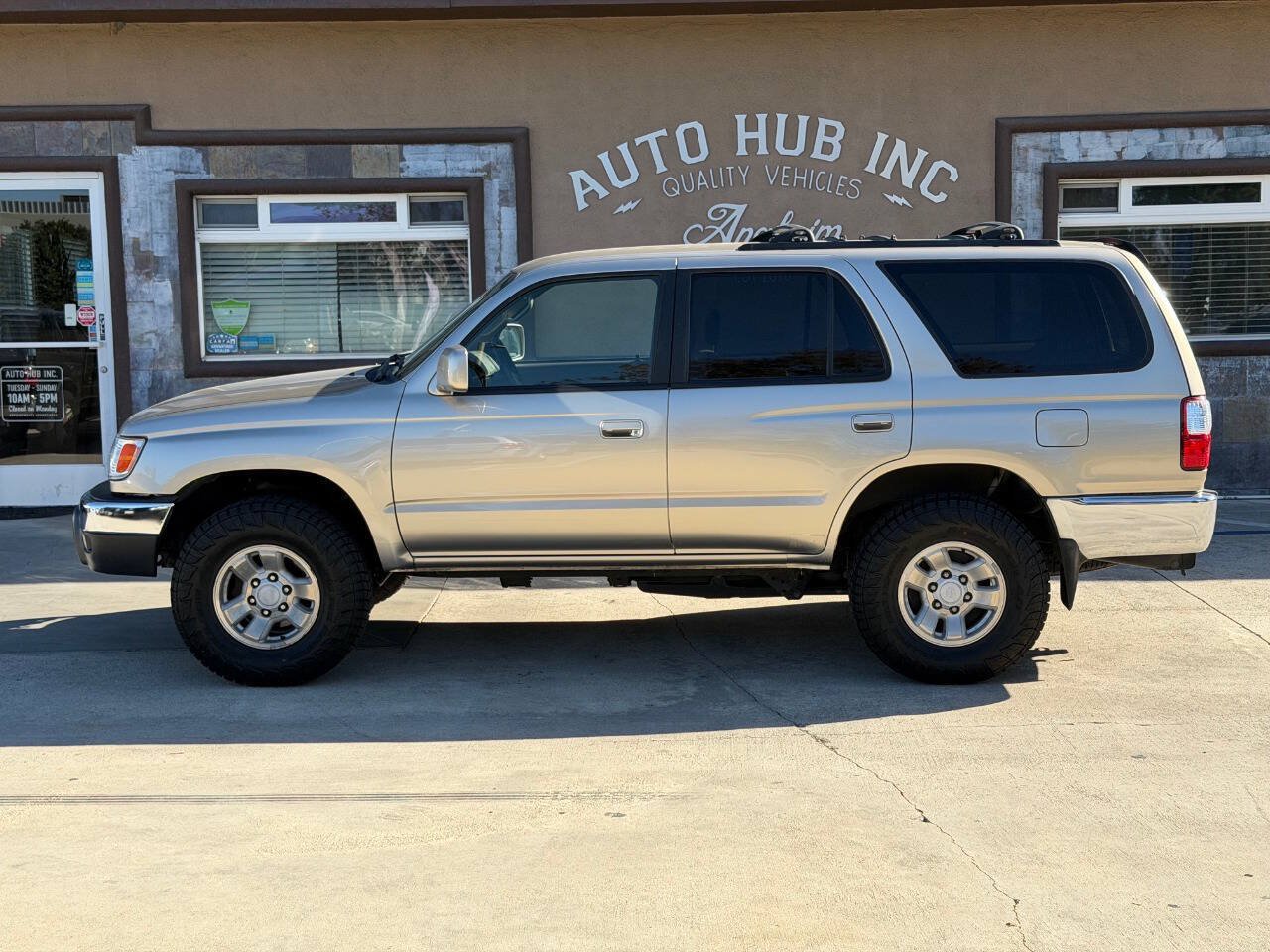 Used 2001 Toyota 4Runner SR5 RWD image 6