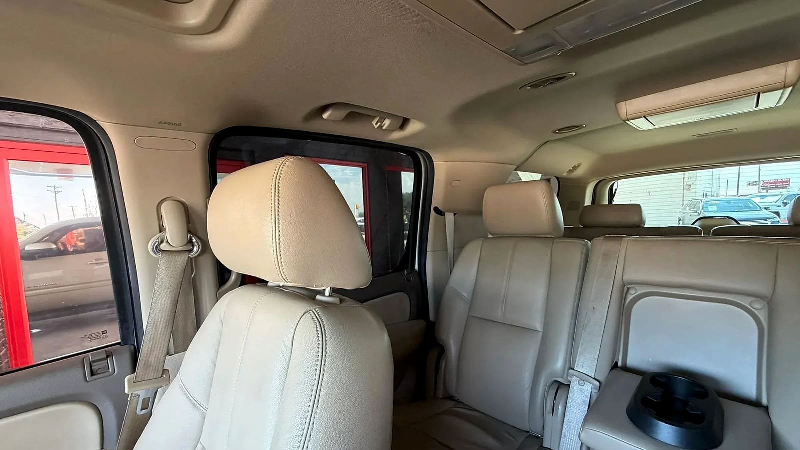 Used 2014 Chevrolet Suburban LT RWD image 31