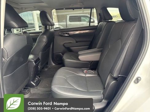 Used 2023 Toyota Highlander Limited image 12